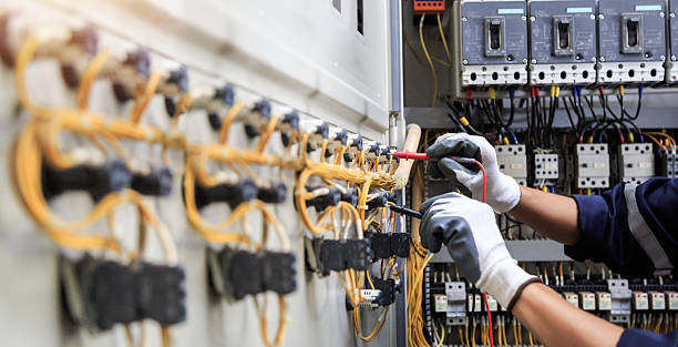 Professional Electrician technician working in Elburn, IL